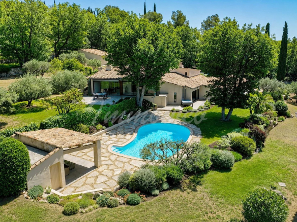 Aerial view of a villa with swimming pool and garden in Seillans, Provence.