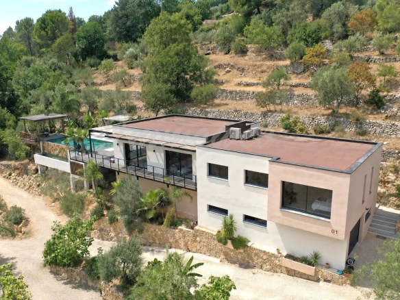 Villa contemporaine avec piscine et vue sur la nature à Fayence