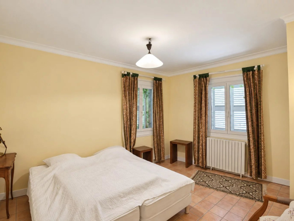 Room in a Provençal property in Callian, with bed, curtains and windows.