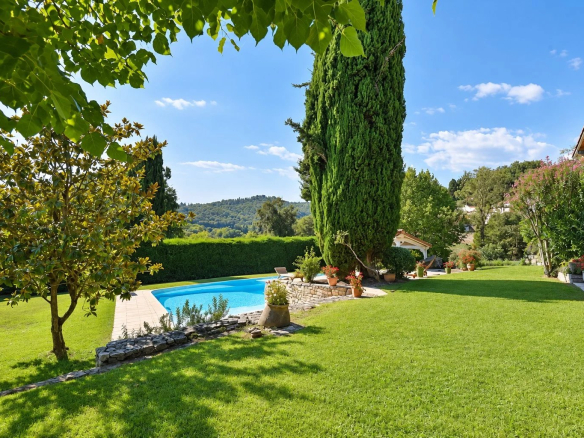 Lush garden with infinity pool and trees in Callian