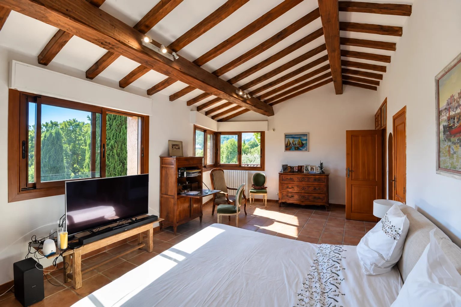 Room with a view in Callian Spacious room with exposed beams and views of nature in Callian.