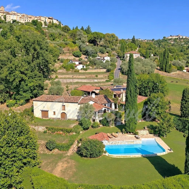 Luxury real estate photo | Charming Properties