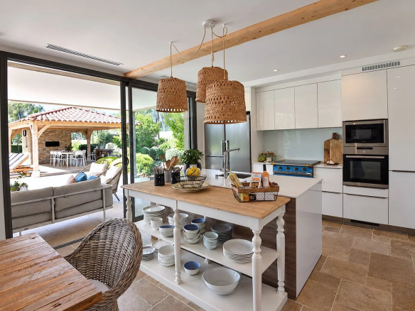Modern and bright kitchen in a luxury villa with access to the outside.