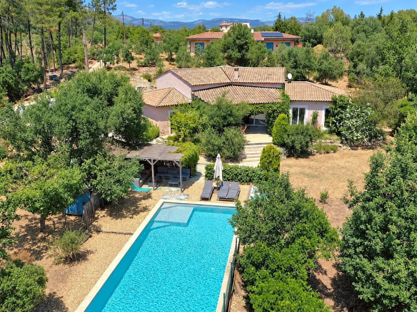 Luxury real estate photo | Charming Properties