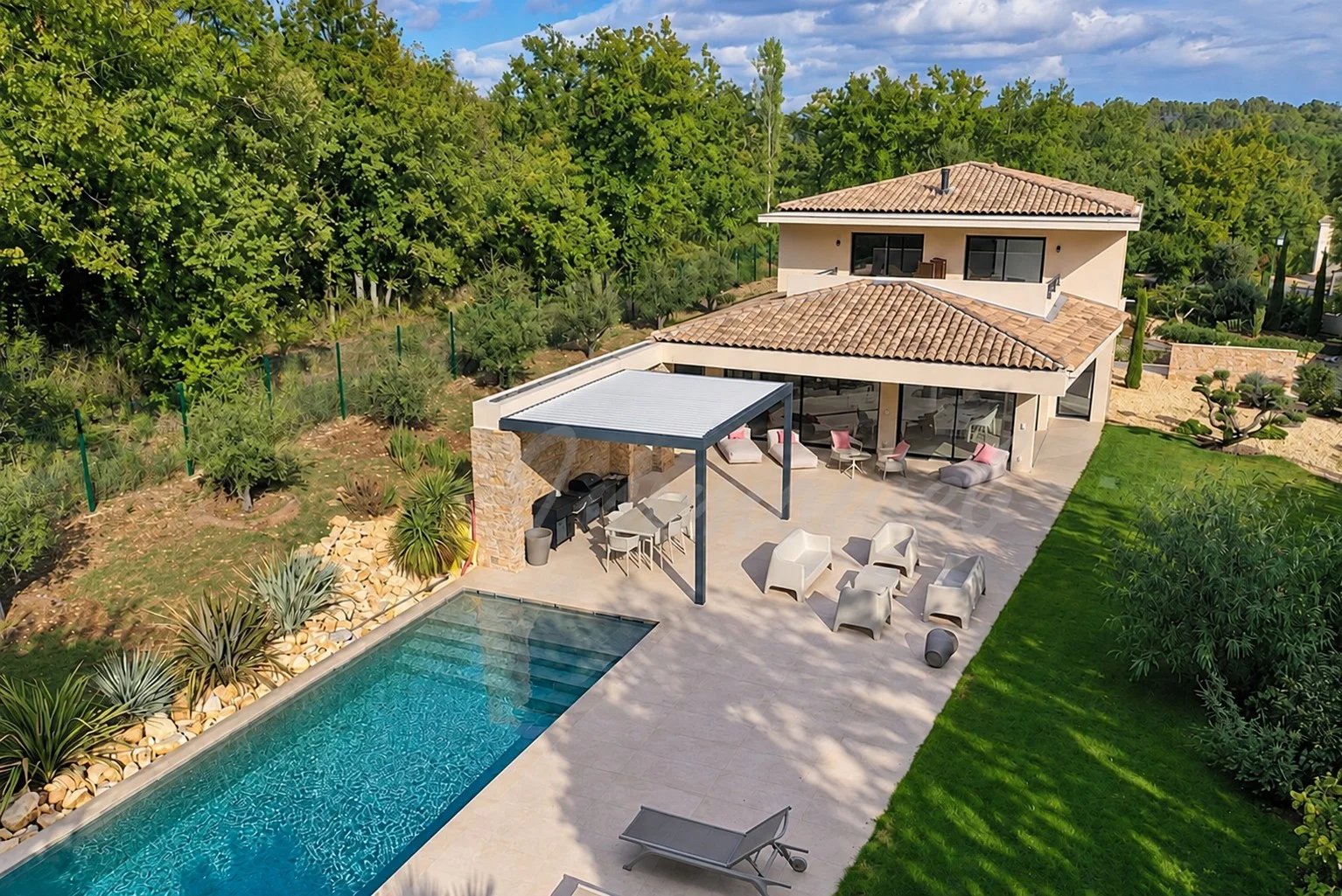 Villa meublée à Tourrettes Villa contemporaine avec piscine et jardin à Tourrettes, Golf Terre Blanche.