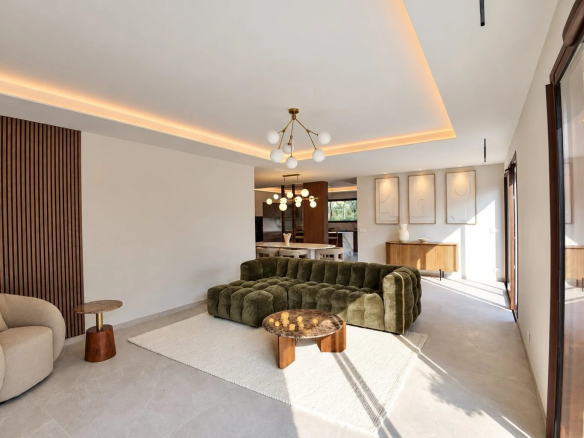 Intérieur d'une villa contemporaine avec un salon spacieux et élégant à Tourrettes.