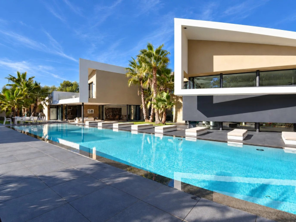 Villa contemporaine avec piscine chauffée et jardin à Fayence