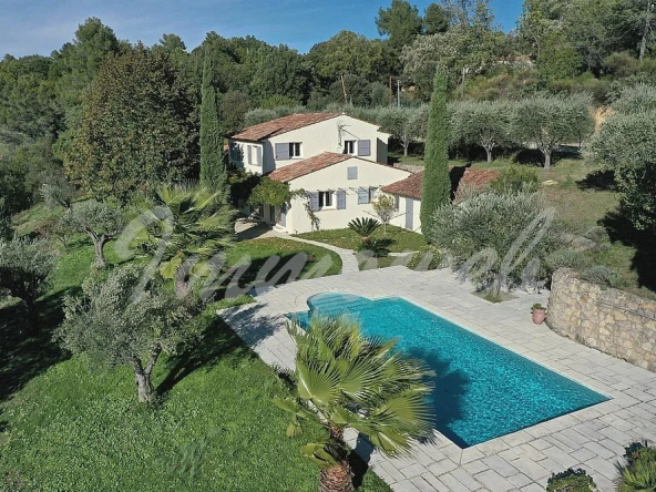 Vue Vallée Villa de 208 m² avec 5 chambres