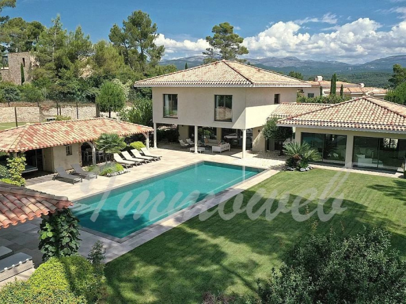 Golf de Terre Blanche Villa prestige de 250 m² avec 5 chambres