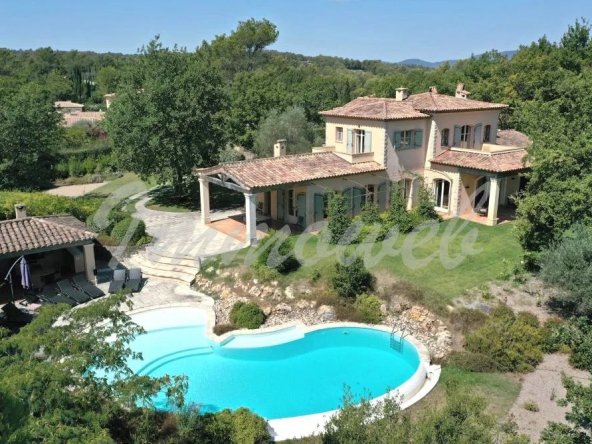DOMAINE DE TERRE BLANCHE TOURRETTES – BELLE VILLA 327 M²AVEC 4 CHAMBRES