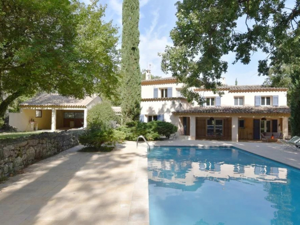 Cadre champêtre Villa de 200 m² avec 4 chambres – Tourrettes