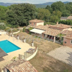 Proche village Villa de 230 m² avec appartements indépendants