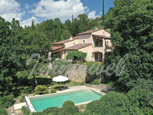 Proche centre village Belle villa de 245 m² avec 3 chambres