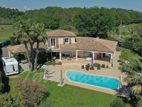 Proche village Belle villa de 185 m² avec 4 chambres – Bagnols en Foret