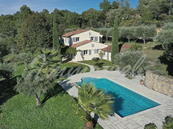 Vue Vallée Villa de 208 m² avec 5 chambres