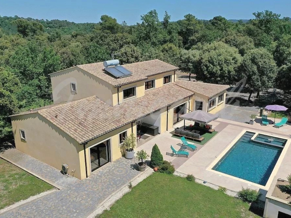 Proche commodités Belle villa de 257 m² avec appartement