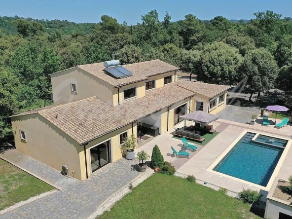 Proche commodités Belle villa de 257 m² avec appartement