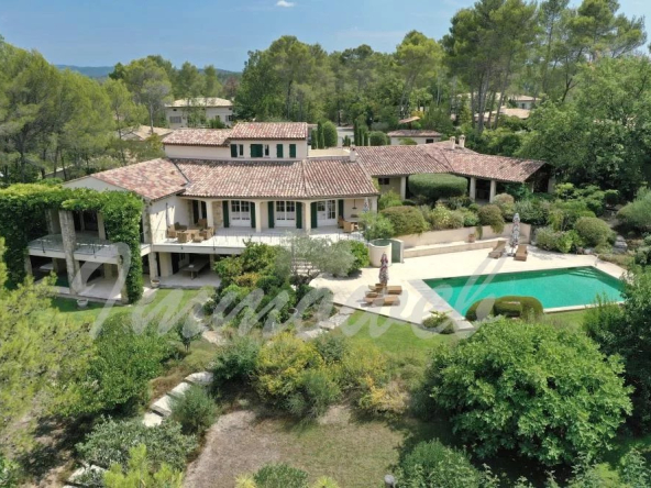 DOMAINE DE TERRE BLANCHE TOURRETTES – BEAUTIFUL VILLA OF 420 M² LAND 4253 M²