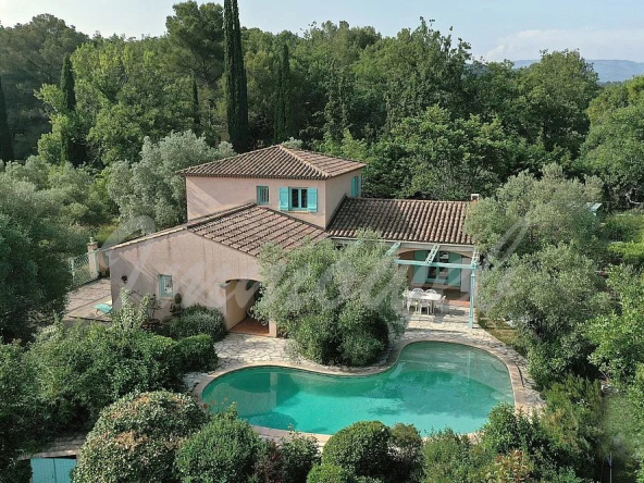 Near 180 m² villa village with 4 bedrooms and studio