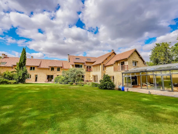 Exceptional Property with Swimming Pool in Adainville – Yvelines (78)