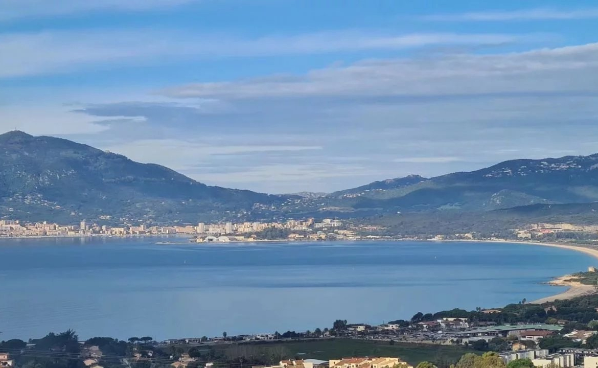 Discover this luxury villa in Porticcio with 2 swimming pools, a 6-car garage, and exceptional sea views. Confidential information available upon request.