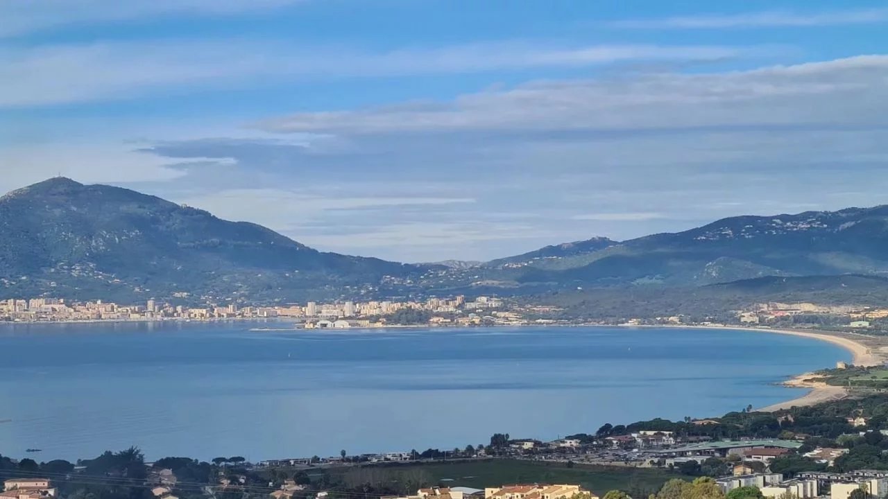 Discover this luxury villa in Porticcio with 2 swimming pools, a 6-car garage, and exceptional sea views. Confidential information available upon request.