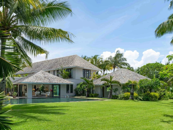 Property with Panoramic View of Lagoon and Golf in Beau Champ, Mauritius