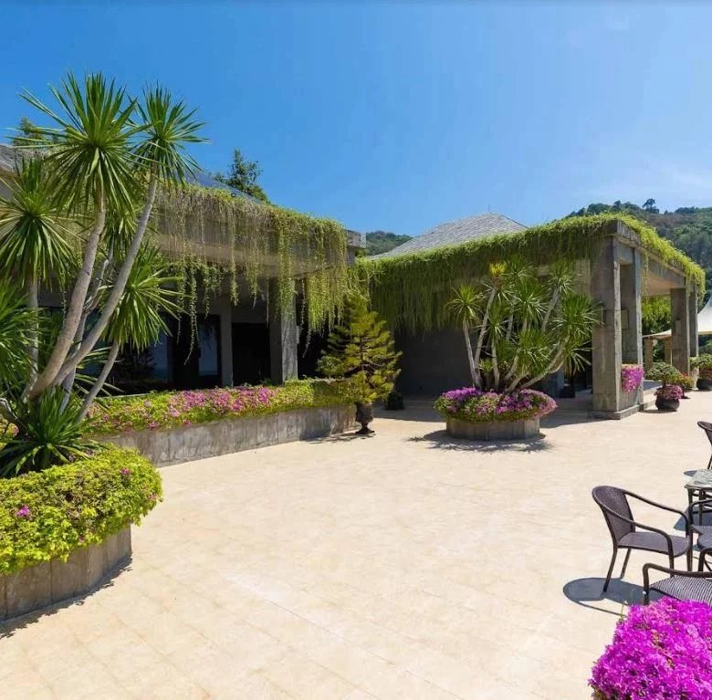 VILLA CONTEMPORAINE AVEC VUE MER & PISCINE À CAVALAIRE