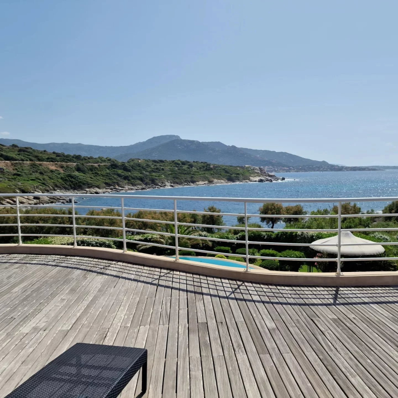 Ensemble de Deux Maisons de Campagne avec Dépendances sur 8