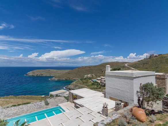 Villa de prestige les pieds dans l’eau – Île de Kéa