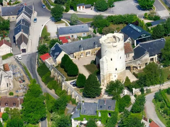 Château Médiéval Classé MH à Vendre – Près de Soissons