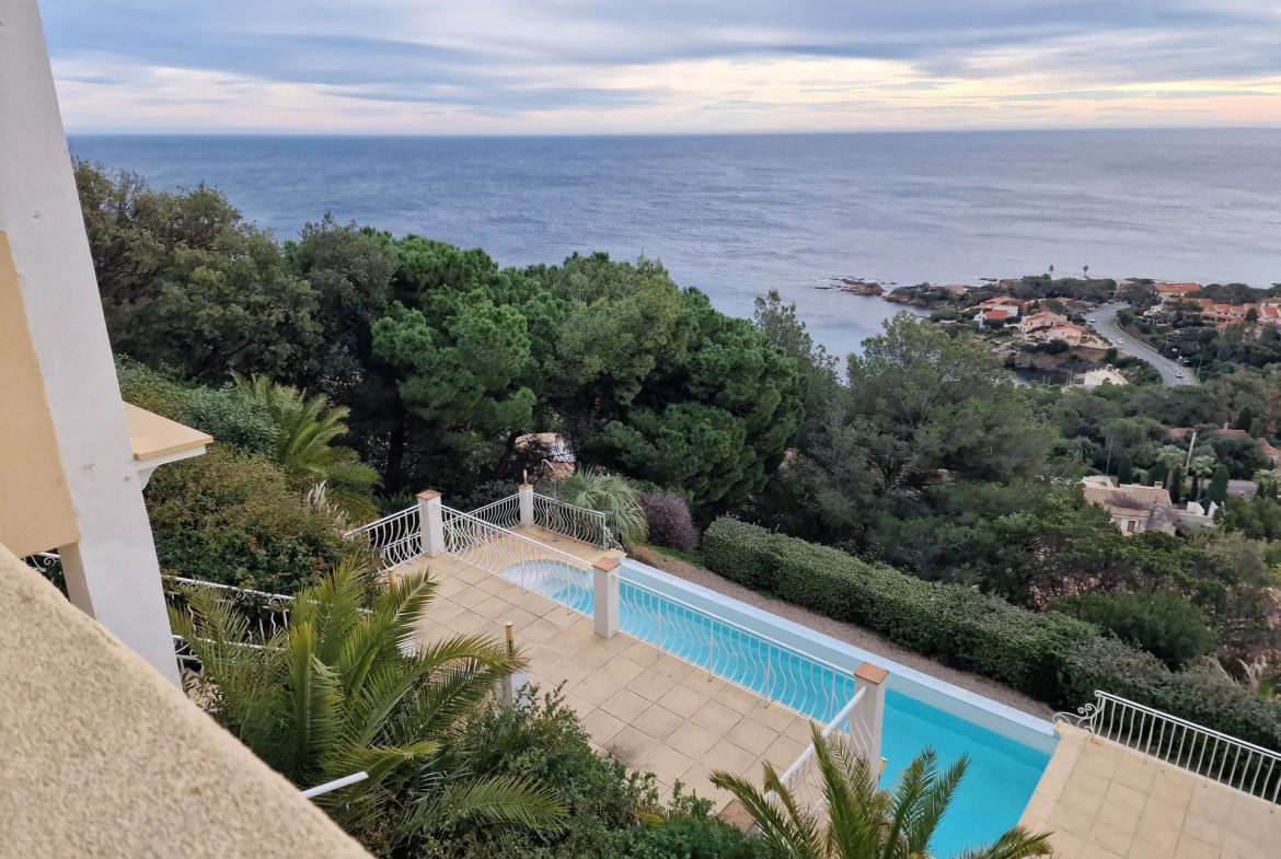 Villa with panoramic sea view – 4 apartments – Les Issambres