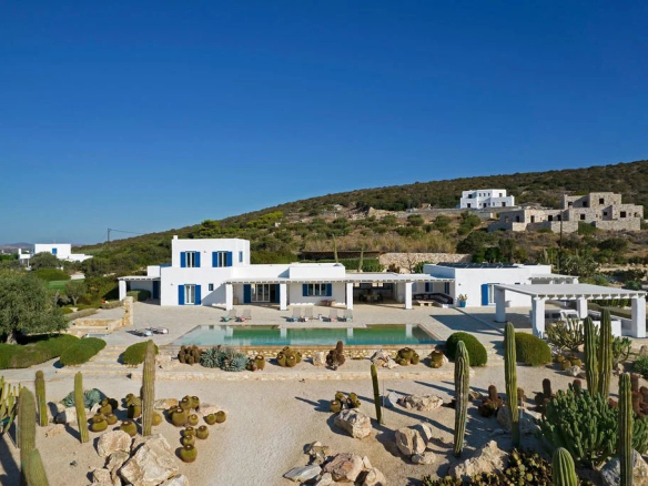 Villa d’exception à Paros, vue mer Égée et luxe méditerranéen