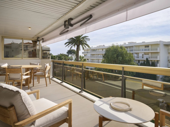3-bedroom apartment – ​​Terrace with sea view Cannes Palm Beach
