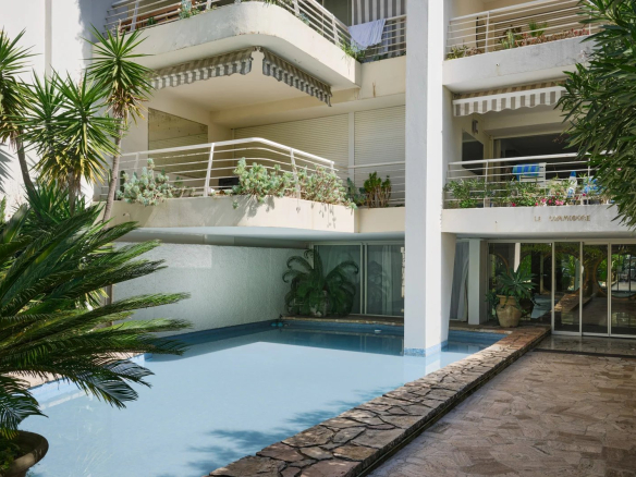 Top floor apartment with sea view near the Croisette in Cannes