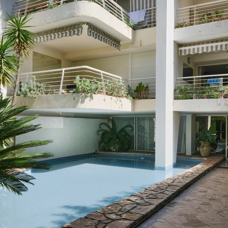 Top floor apartment with sea view in Cannes Palm Beach (06)