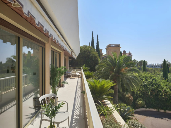 Apartment with sea view, 4 suites, large terrace, Cannes (06)