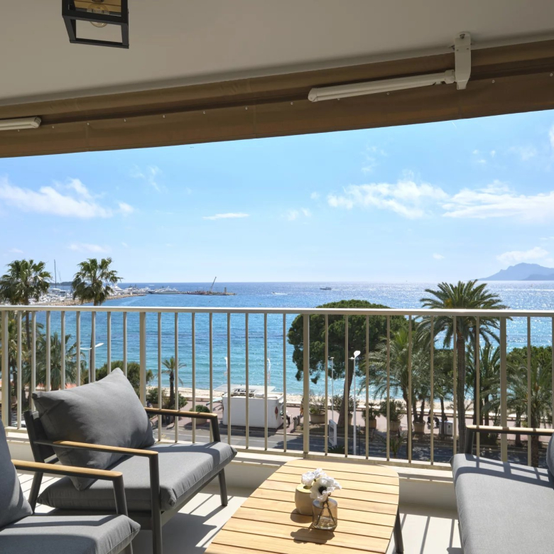 Apartment with sea view, 4 suites, large terrace, Cannes (06)