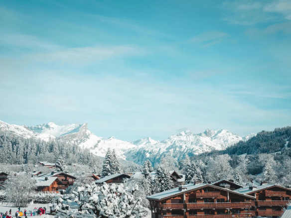 Opportunité rare à Megève : bâtiment 2641 m² avec parkings
