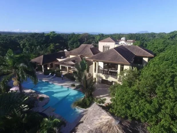 Luxury contemporary villa steps from the beach in Cabarete