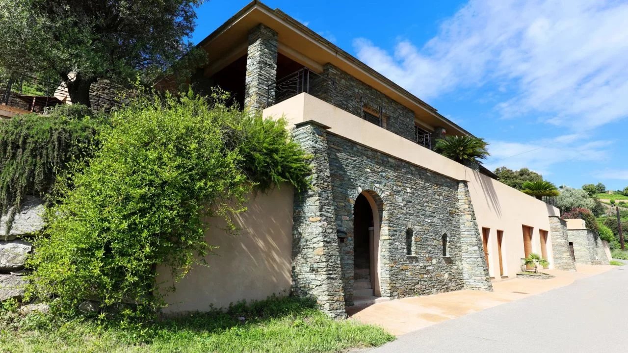 d855e6186beefdc18fc6c98336bebeb0_ca2929f10f_1280-original