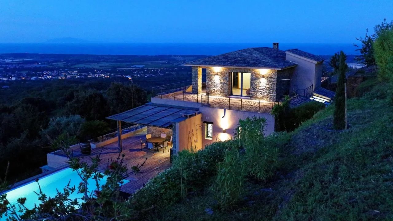 f39e05c40e588cdc6a39ffd13ce72057_51d4491fa2_1280-original