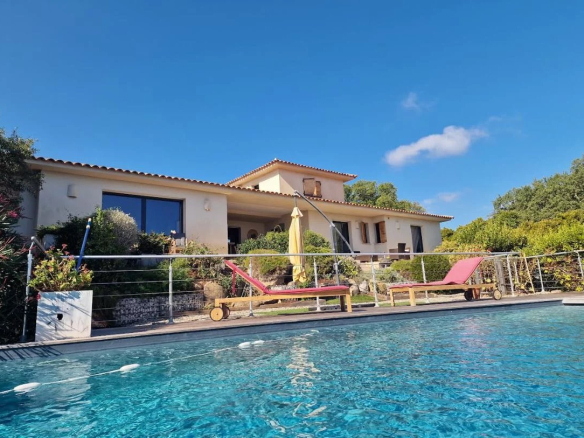 Vente propriété exclusive vue mer avec piscine à Porto-Vecchio