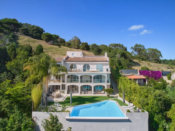 Luxury villa with sea view for sale in Cannes Californie (06)