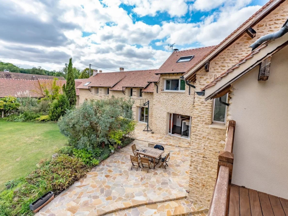 Exceptional property with swimming pool in Adainville – Yvelines (78)