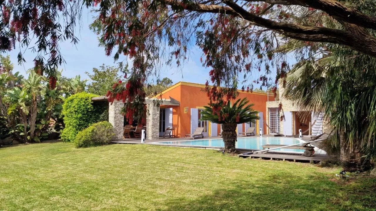 Élégante villa avec piscine et jardin paysager – Le Cannet
