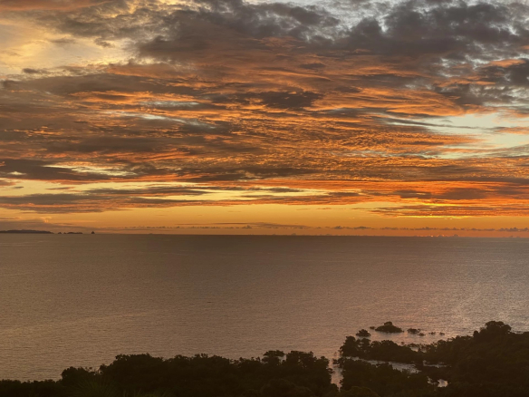 Coucher de soleil sur l'océan Indien à Nosy Be, Madagascar.