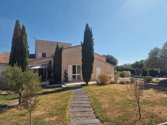 220 m² villa with swimming pool in the Marine de Solaro, Corsica, surrounded by vegetation.