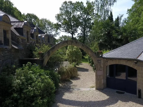 Manoir du 18ème Siècle près de Ploërmel – 15 Chambres