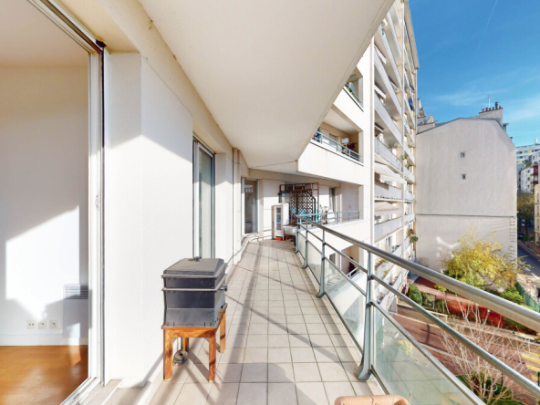 Vue dégagée- Soleil – 4 ch. – Large balcon – 2 pkg – cave